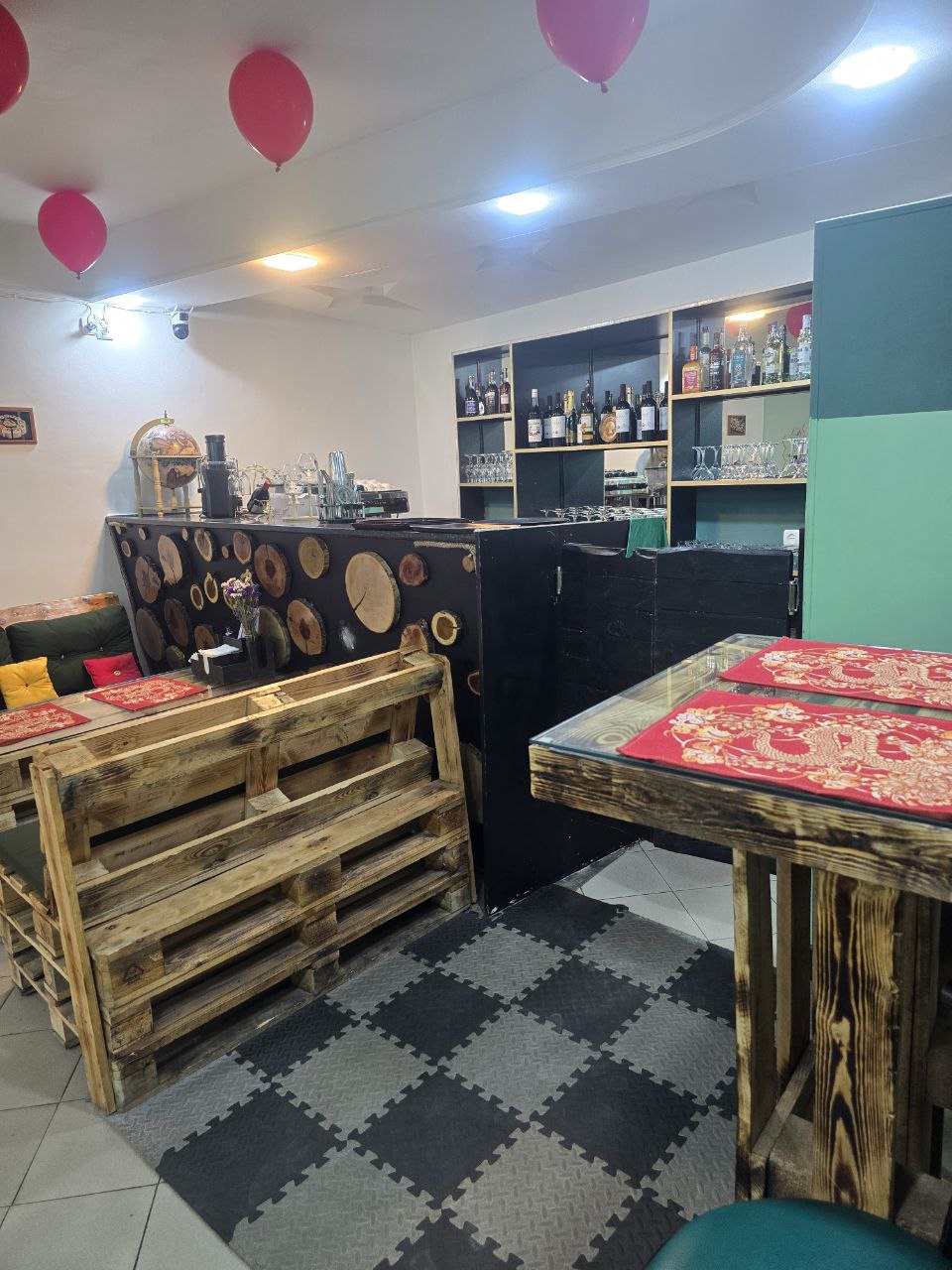 Sushi King dining room